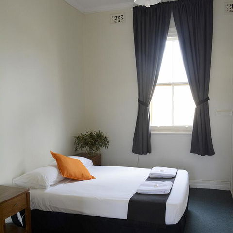 Shamrock Hotel Motel Temora - Lightning Ridge Tourism 2