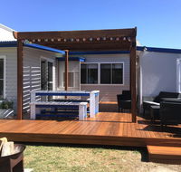 Shellharbour Beach Cottage - walk onto Patrolled beach with flags in summer - Lightning Ridge Tourism