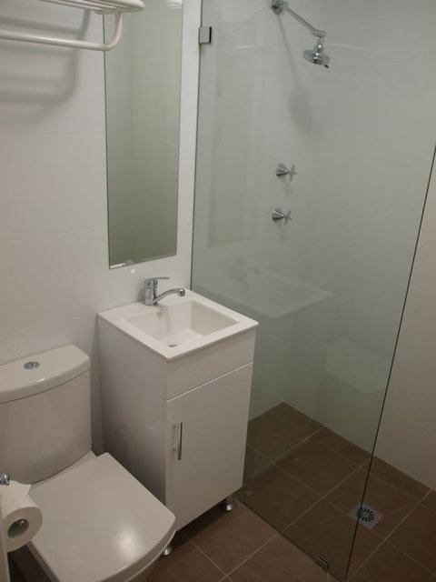 Shilla Lodge - Lightning Ridge Tourism 0