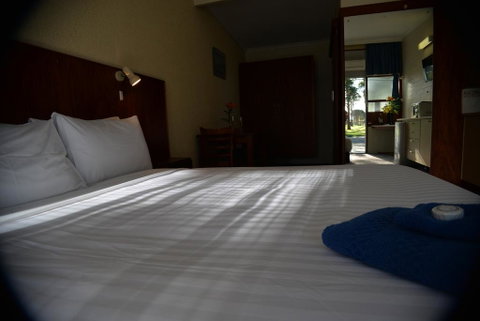 Ship Inn Motel - Lightning Ridge Tourism 2