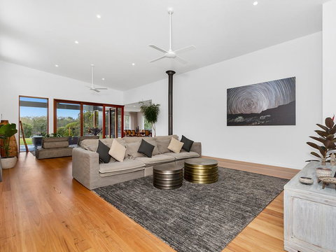 Sienna Rose - Lightning Ridge Tourism 0