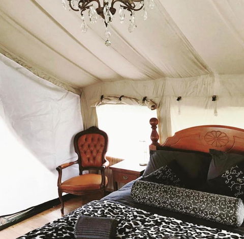 Silk Pavilions Glamping - Lightning Ridge Tourism 1