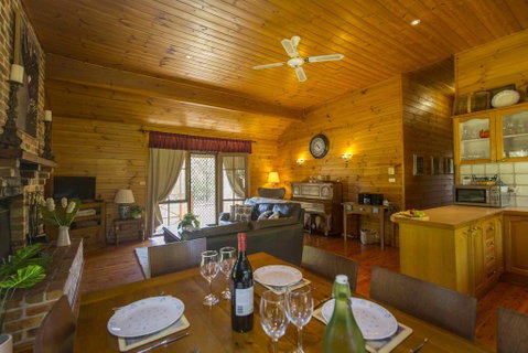 Silky Oak Cottage - Lightning Ridge Tourism 2