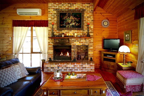Silky Oak Cottage - Lightning Ridge Tourism 1
