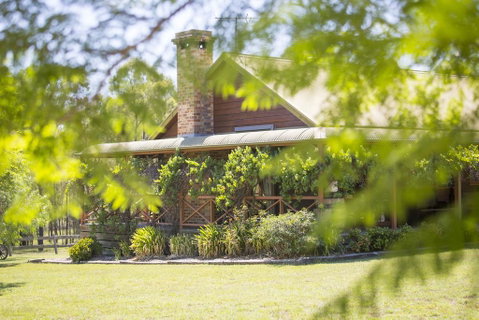 Silky Oak Cottage - Lightning Ridge Tourism 0