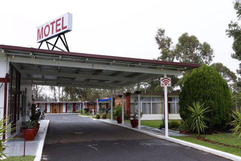 Silver Oaks Motel - Lightning Ridge Tourism 1