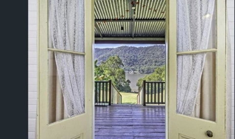 Singleton's Retreat Near Wiseman's Ferry - Lightning Ridge Tourism 3