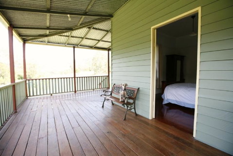 Singleton's Retreat Near Wiseman's Ferry - Lightning Ridge Tourism 1