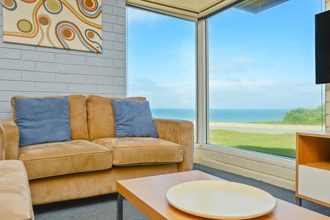 South Seas Beachfront Apartments - Lightning Ridge Tourism 2