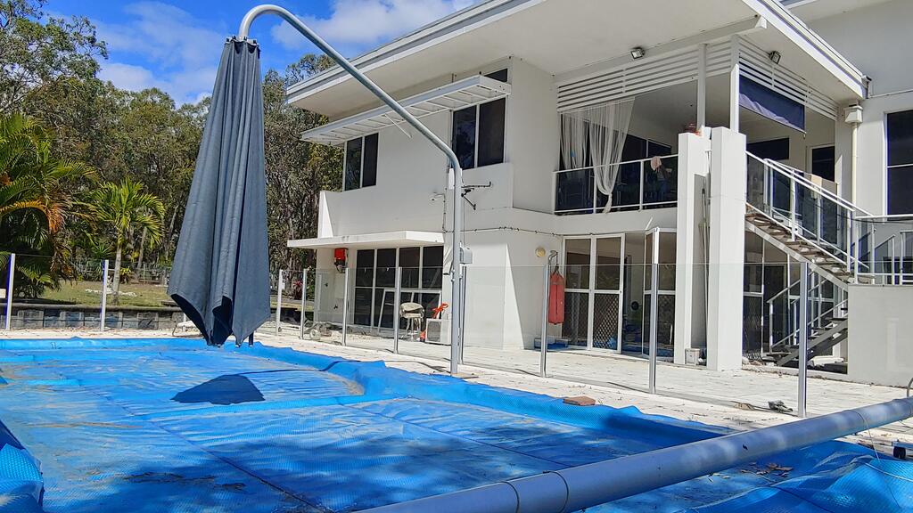 Kingfisher Bay Resort ACT Lightning Ridge Tourism
