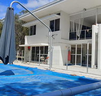Spacious 2 bedroom unit private bath kitchen RV parking on 5 acres 10 min to Fraser Island barge - Lightning Ridge Tourism