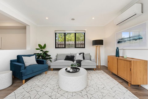 Spacious 4-Bed House With Parking And Backyard - Lightning Ridge Tourism 2