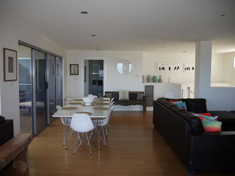 Spectacular Holiday Living - Lightning Ridge Tourism 1