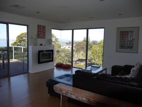 Spectacular Holiday Living - Lightning Ridge Tourism 3