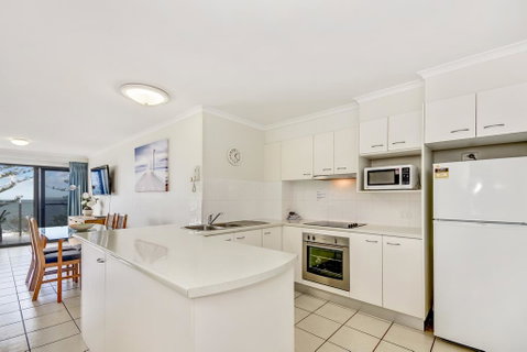 SPIN13- ESCAPE TO MOOLOOLABA - Lightning Ridge Tourism 2
