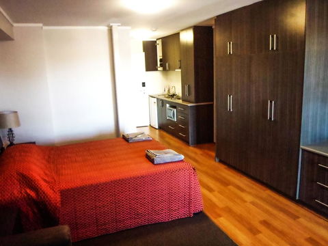Spinifex Hotel - Lightning Ridge Tourism 1