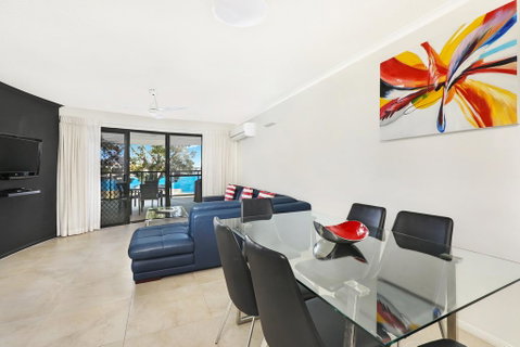 Spinnaker Quays - Lightning Ridge Tourism 3