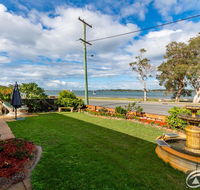 Spoil yourself with the perfect position of this first floor Unit - Lightning Ridge Tourism