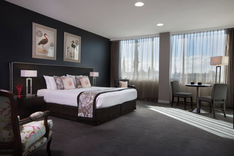 Springfield Lakes Boutique Hotel - Lightning Ridge Tourism 2