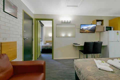 Stagecoach Inn Motel - Lightning Ridge Tourism 3