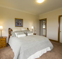 Stay Bathurst - Lightning Ridge Tourism