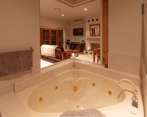 Strathearn Park Lodge - Lightning Ridge Tourism 2