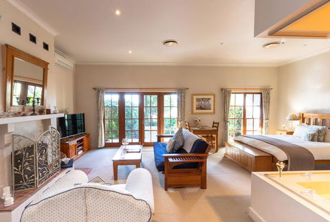 Strathearn Park Lodge - Lightning Ridge Tourism 0