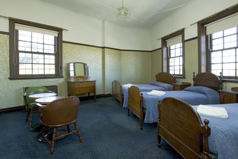 Strathfield Hotel - Lightning Ridge Tourism 1