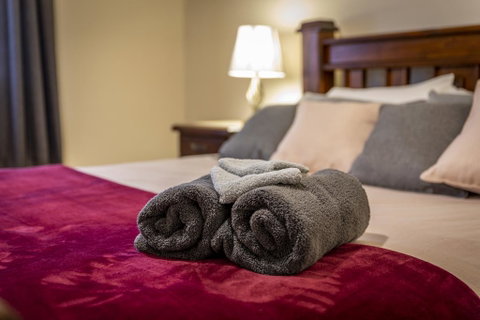 Strothers Farm House - Lightning Ridge Tourism 2