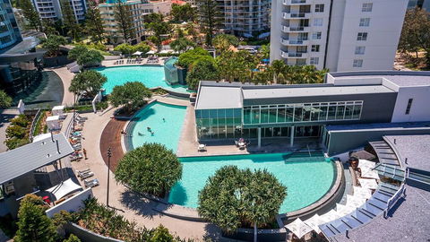 Stunning 4 Bedroom Sub Penthouse - Level 60 Q1 - Lightning Ridge Tourism 1