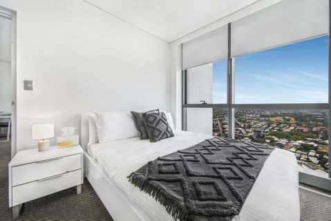 Stunning Views On The 41st Floor - Lightning Ridge Tourism 1