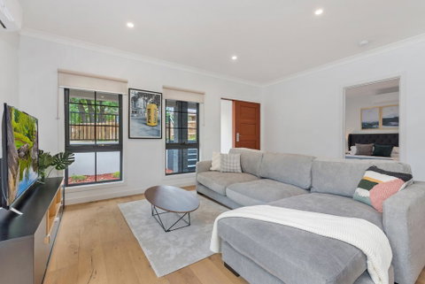 Style, Comfort And Convenience - Lightning Ridge Tourism 3