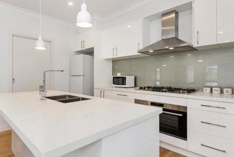 Style, Comfort And Convenience - Lightning Ridge Tourism 2