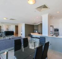 Stylish 3 Bedroom Apartment In Goldcoast - Lightning Ridge Tourism
