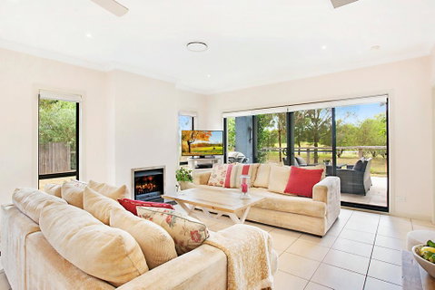 Sunny Finch House - Lightning Ridge Tourism 1