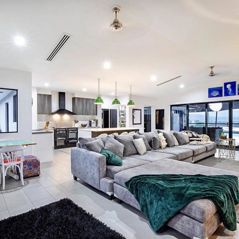 Sunset Penthouse Couples Retreat, Close To Airlie Beach, Champagne On Arrival - Lightning Ridge Tourism 3