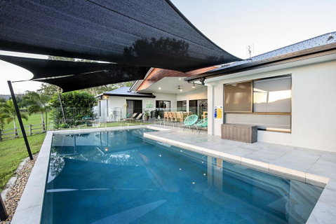 Sunset Penthouse Couples Retreat, Close To Airlie Beach, Champagne On Arrival - Lightning Ridge Tourism 1