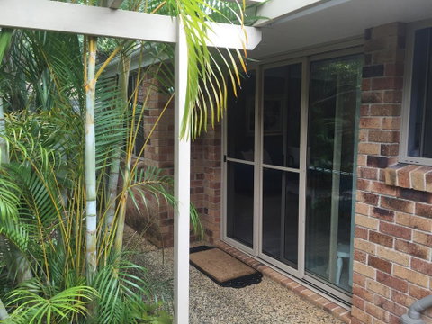 Sunshine Coast Tropical Getaway - Lightning Ridge Tourism 3