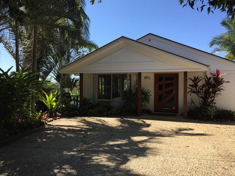 Sunshine Coast Tropical Getaway - Lightning Ridge Tourism 2