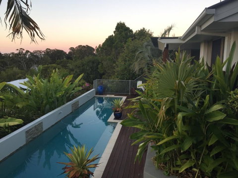 Sunshine Coast Tropical Getaway - Lightning Ridge Tourism 1