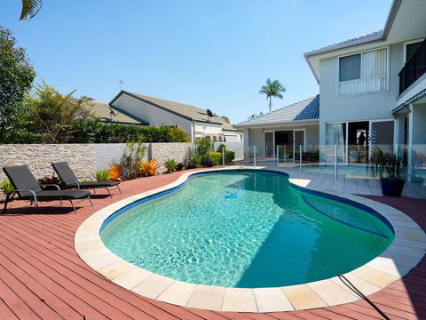 Super Sized Family Retreat With A Pool - Lightning Ridge Tourism 0