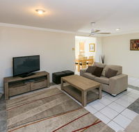 Superb Location - Hervey Bay - Lightning Ridge Tourism