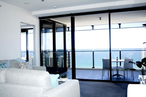 Surfers Paradise Two Bedroom Luxury Seaview Spa Apartment - Sealuxe - Lightning Ridge Tourism 3