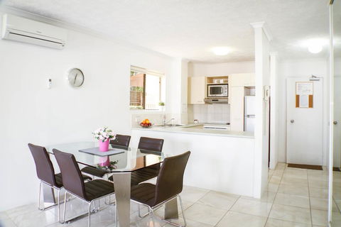 Surfers Riverside - Lightning Ridge Tourism 2