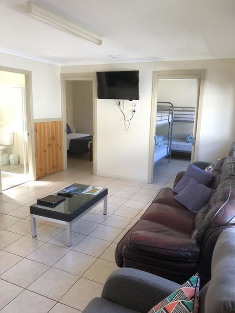 Surfrider Caravan Park - Lightning Ridge Tourism 2