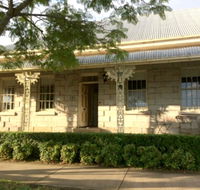 Surgeon's Cottage - Lightning Ridge Tourism