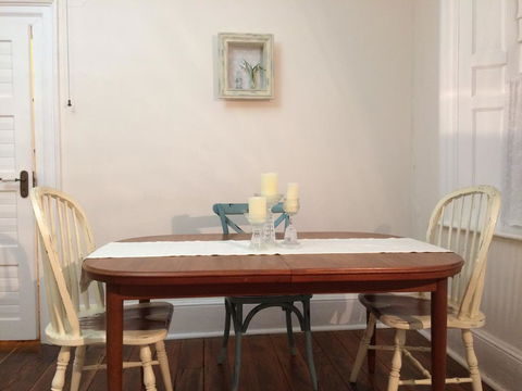 Surgeon's Cottage - Lightning Ridge Tourism 2