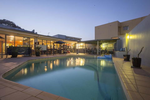 Sydney Beachouse YHA - Lightning Ridge Tourism 0