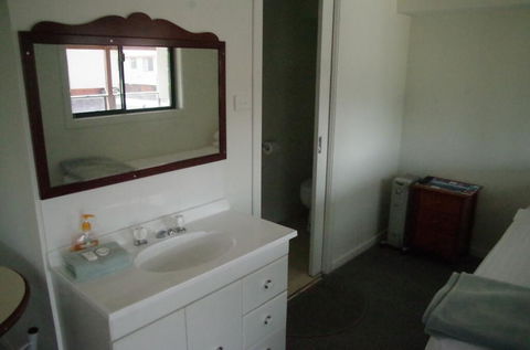 T's Resort & Motel - Lightning Ridge Tourism 1