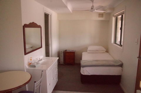 T's Resort & Motel - Lightning Ridge Tourism 2